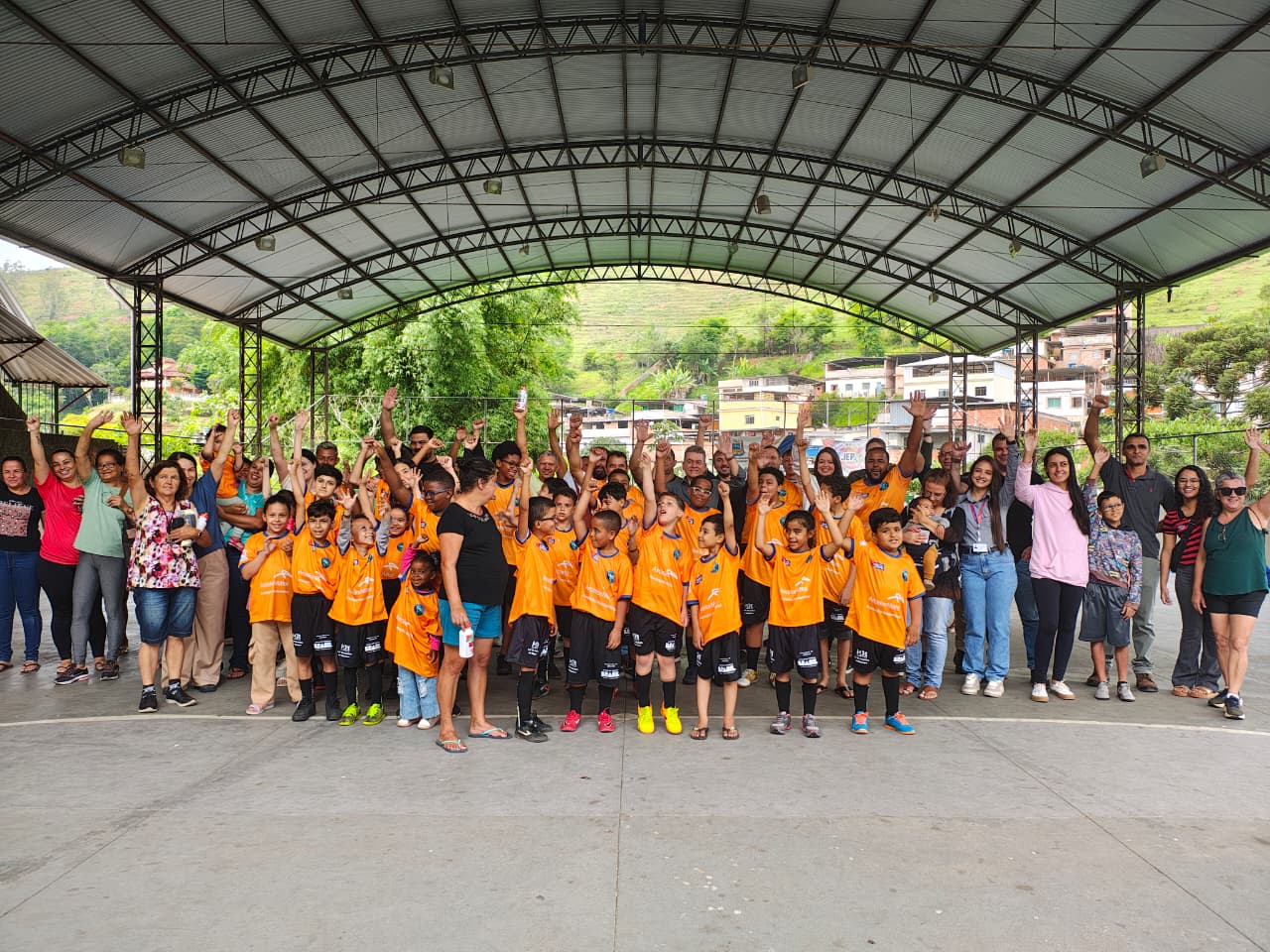 Projeto Amigos do Esporte II é inaugurado na quadra do Bairro da Glória em Santos Dumont
